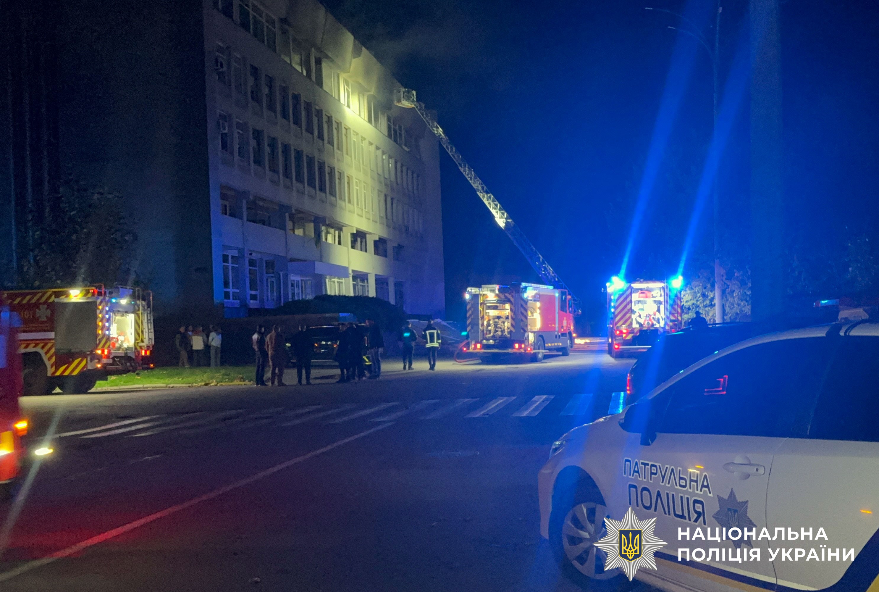 Травмовано двох людей та пошкоджено адмінбудівлі: поліція та СБУ Полтавщини документують наслідки ворожих обстрілів