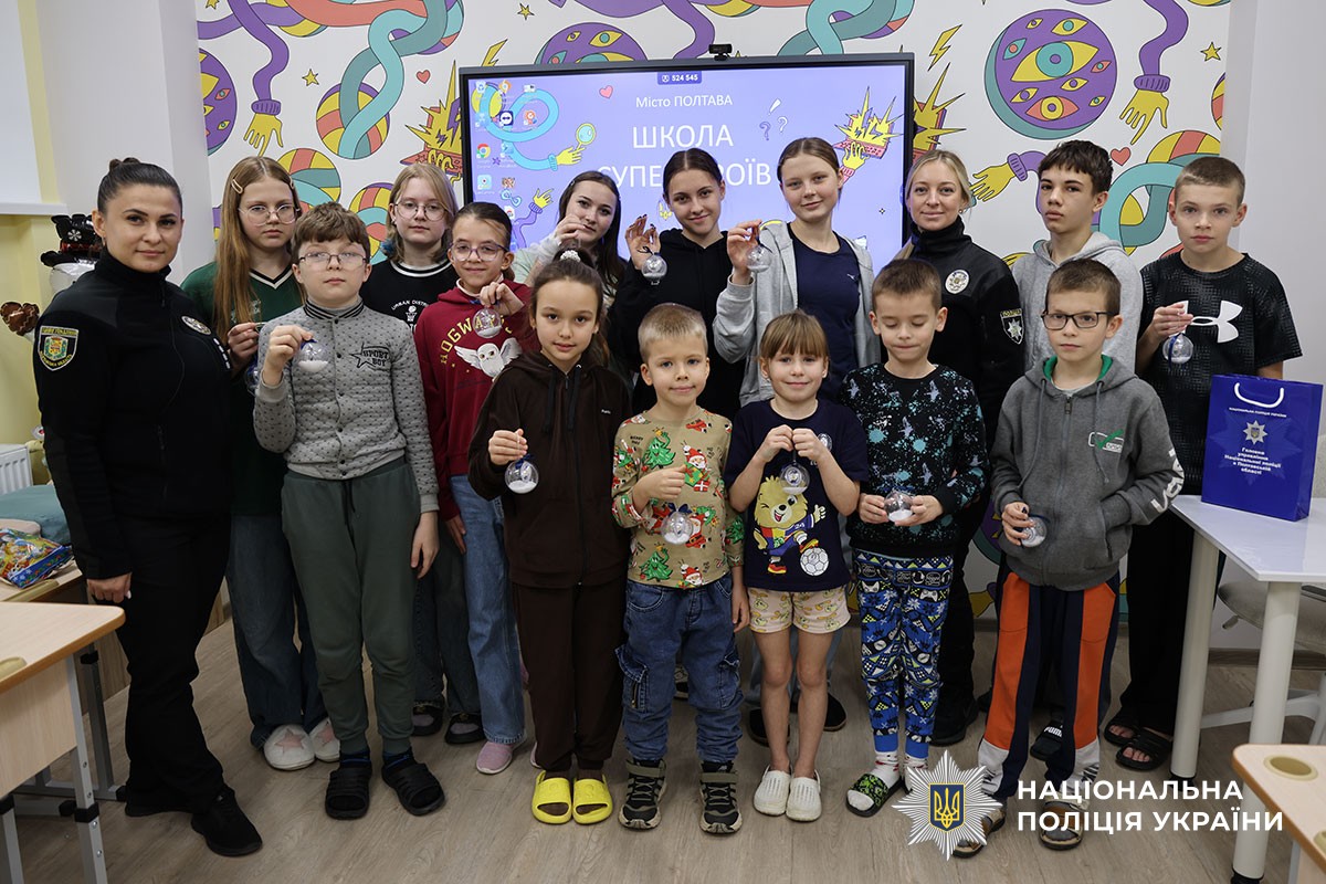 Ювенальні поліцейські провідали пацієнтів лікарні 