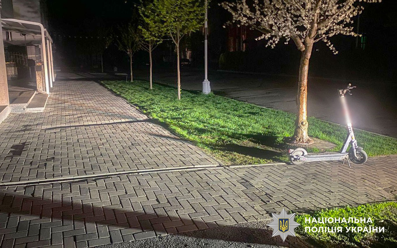 У Полтаві водій електросамоката травмував пішохідку