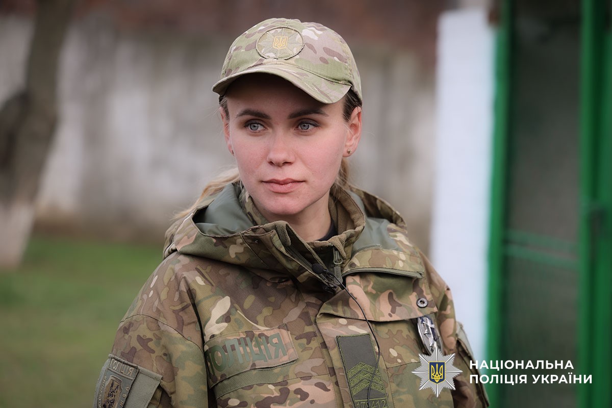 Прикордонники на каністерапії у кінологів поліції