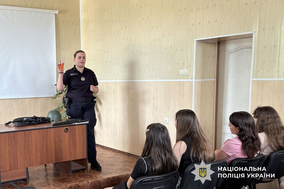 Поліцейські Полтавського району організували для школярів профорієнтаційну зустріч