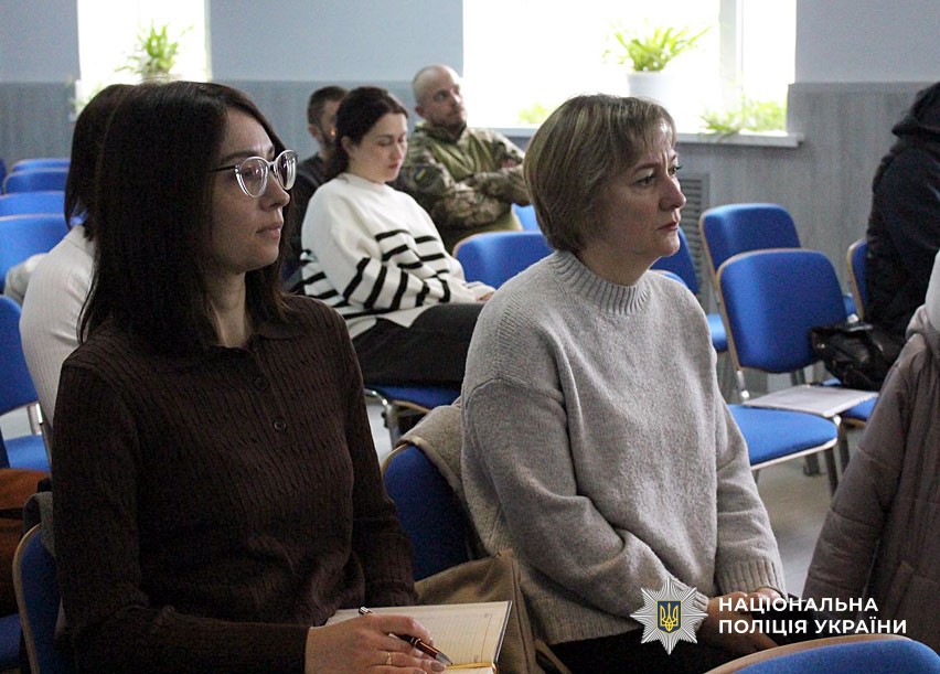 Присутні на зустрічі люди