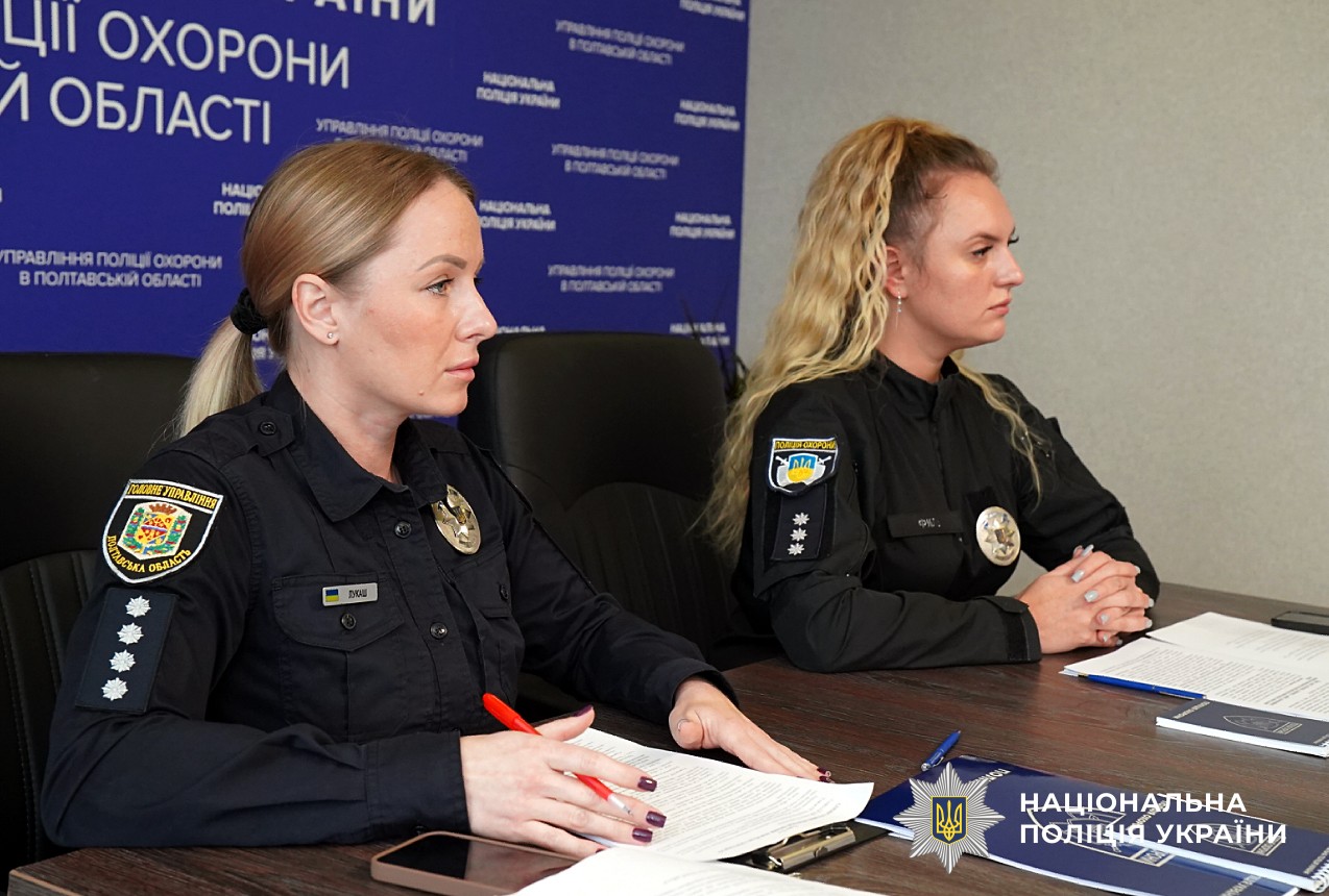 На фото зліва направо: Анна Лукаш (ВЗК ГУНП Полтавщини), Альона Филь (УПО в Полтавській області)