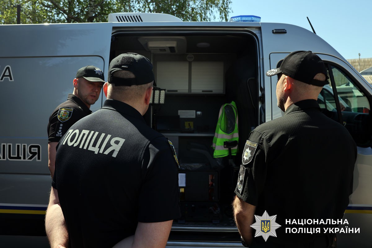 поліцейські отримали нові мобільні криміналістичні лабораторії 