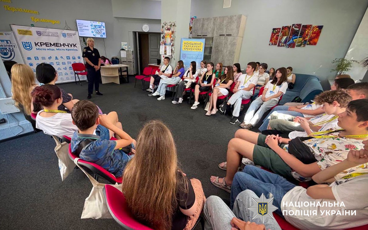 Учасники молодіжного парламенту Кременчука «PROбезпеку Camp» дізналися більше про роботу поліції