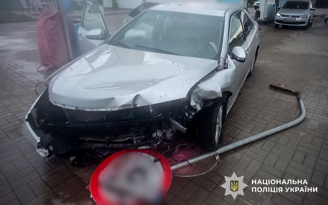 На Полтавщині поліція встановлює обставини ДТП, унаслідок якої госпіталізовано трьох людей