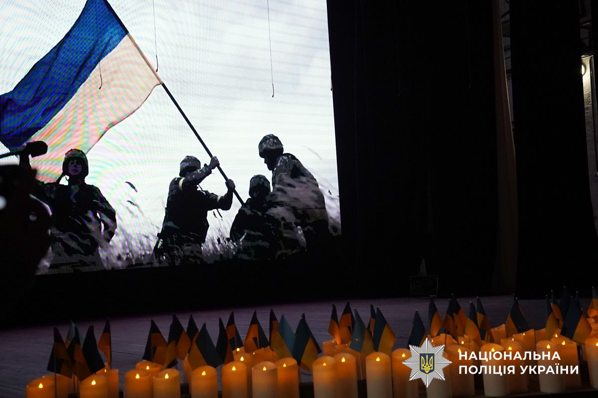 Фото встановлення українського прапора