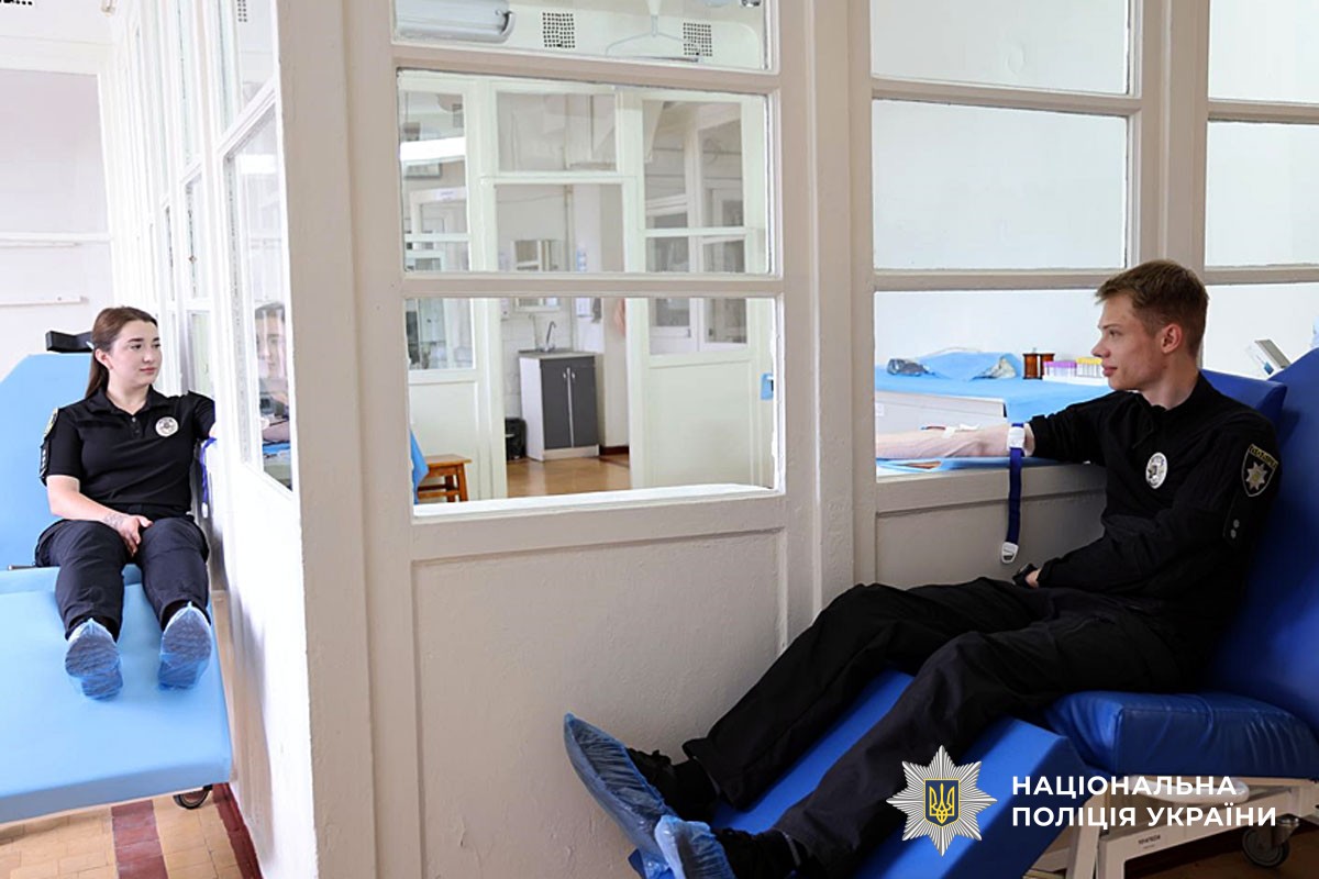 У Лубнах поліцейські долучилися до благодійної ініціативи «Здай кров - врятуй життя»