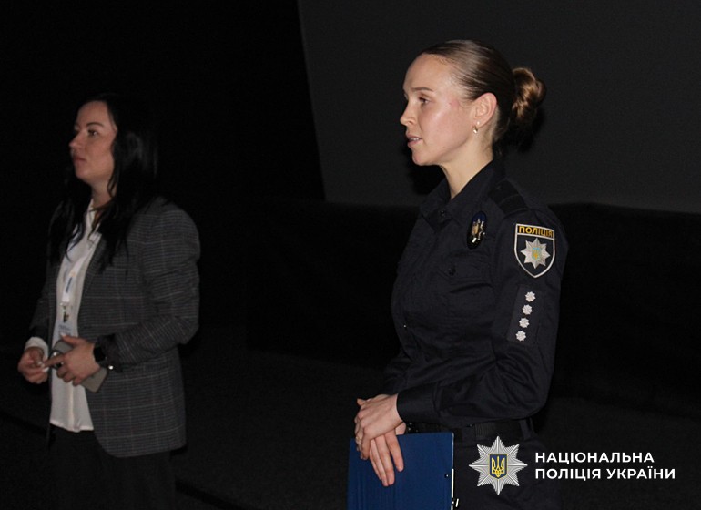 Я. Захода спілкується із гостями