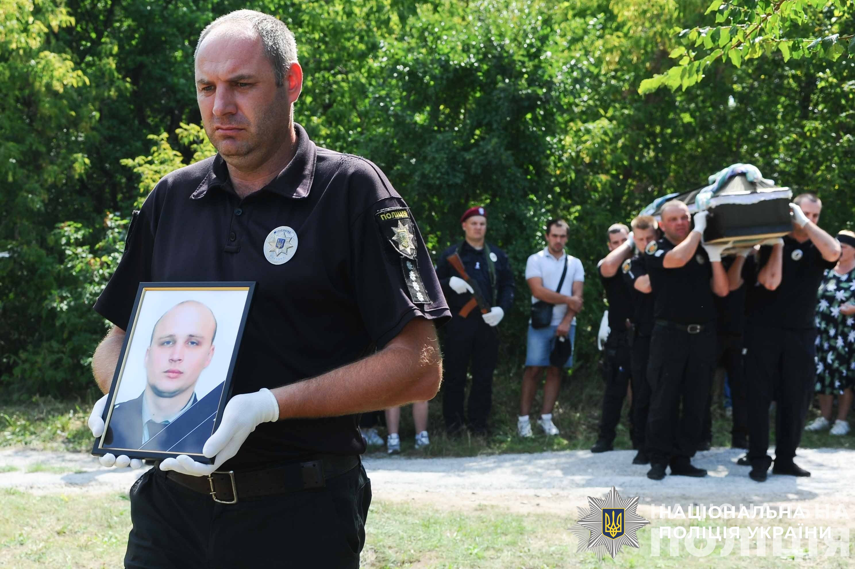 евакуйовував мирне населення, рятував людей під час обстрілів – історія запорізького поліцейського олексія лемешка, який загинув від удару російської авіабомби