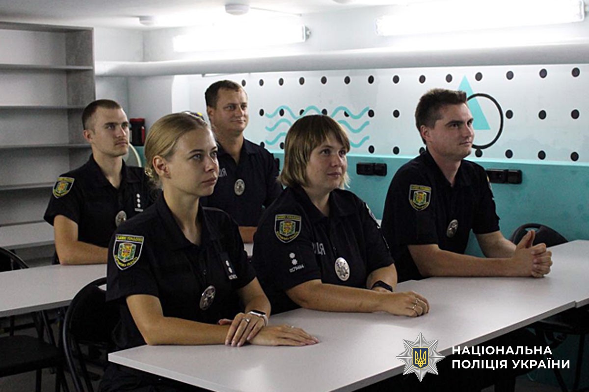 Поліцейські освітньої безпеки Полтавщини взяли участь у вебінарі щодо реагування на булінг