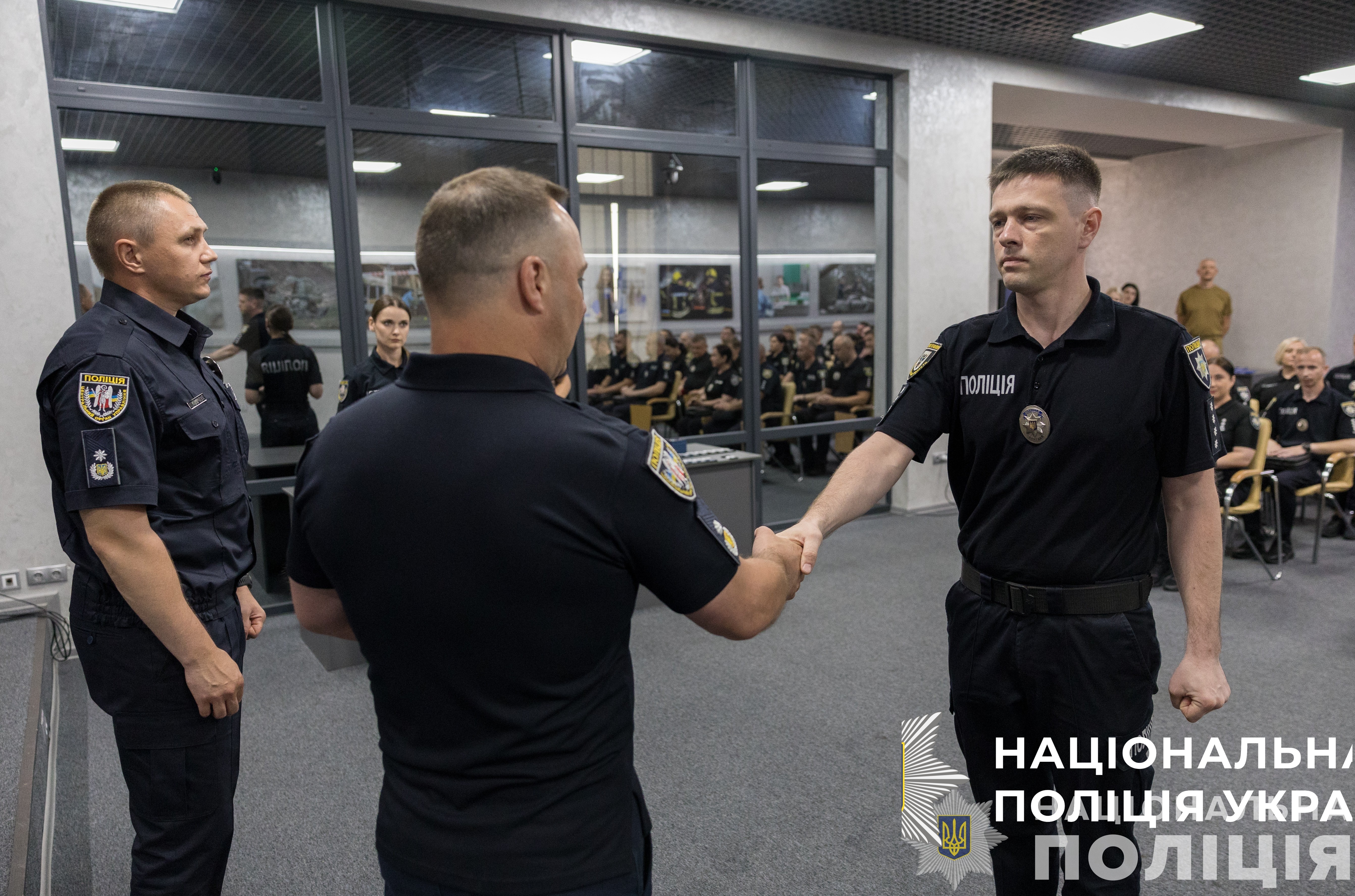 голова нацполіції відзначив кращих слідчих державними та відомчими нагородами і званнями