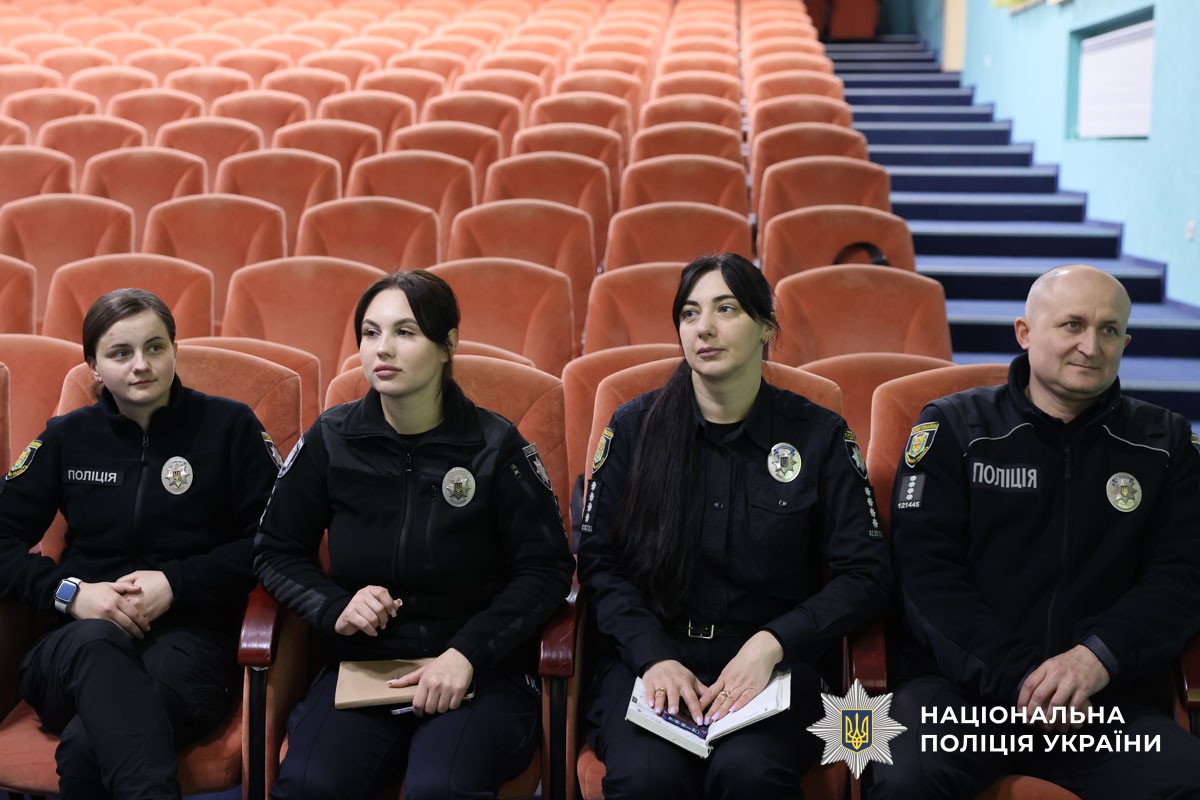 Поліцейські під час тренінгу 