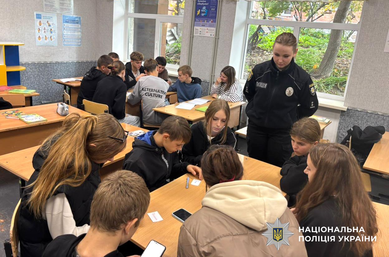 Офіцер безпеки проводить урок з безбарєрності 
