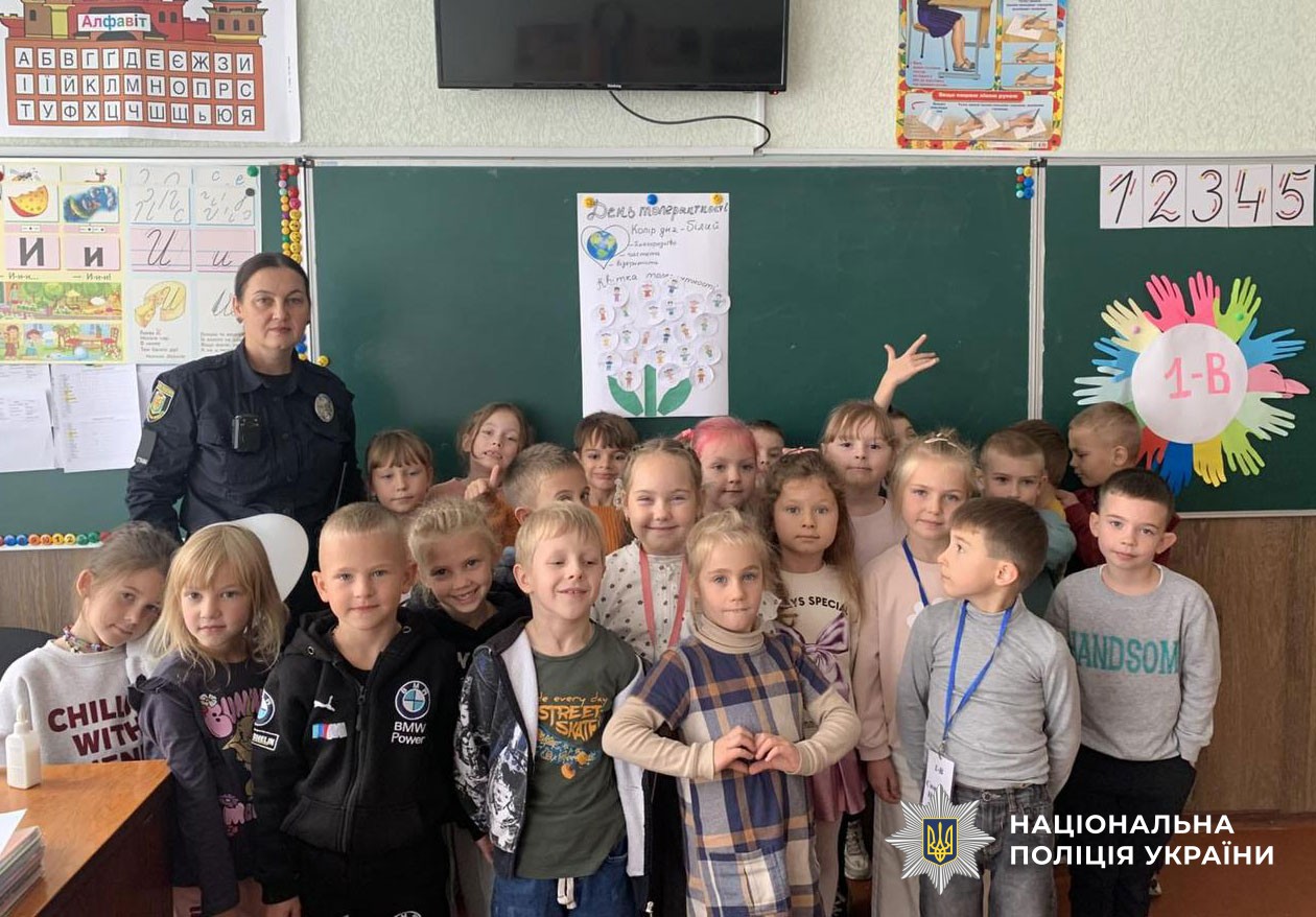 Офіцер безпеки проводить урок з безбарєрності 