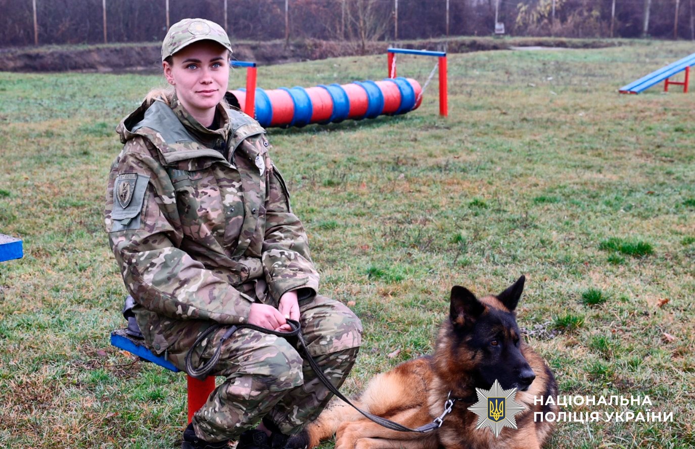 Кінолог Олена Гавриленко та її пес-каністерапевт Дон