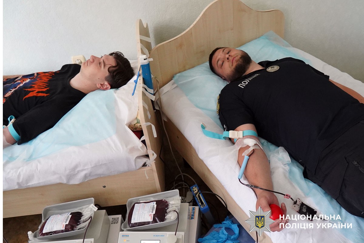 Поліцейські Полтавщини здали близько 20 літрів крові для поранених військових та важкохворих пацієнтів