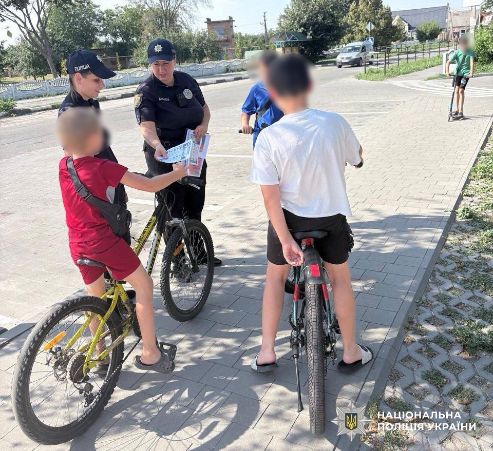 На Полтавщині поліцейські служби освітньої безпеки навчали підлітків правил дорожнього руху