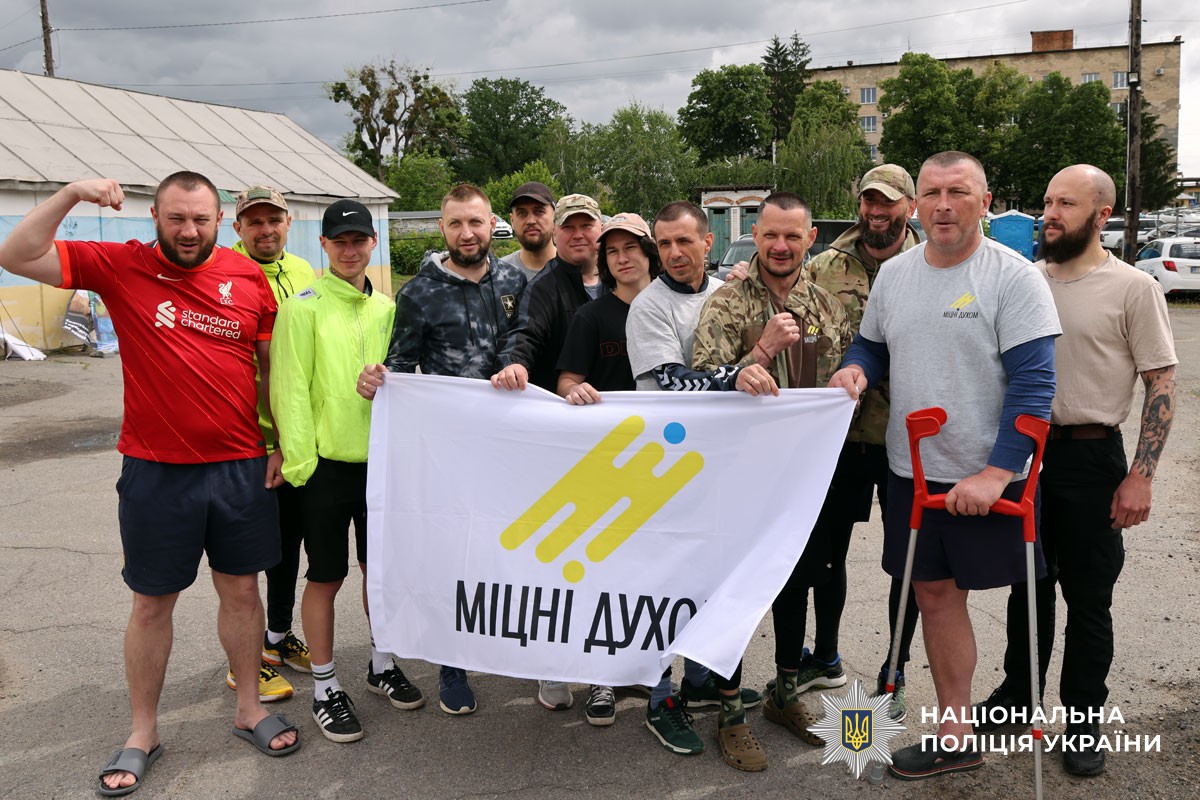 Ветеранський спорт, як шлях до відновлення: поліцейські Полтавщини взяли участь у змаганнях з веслування на човнах-драконах
