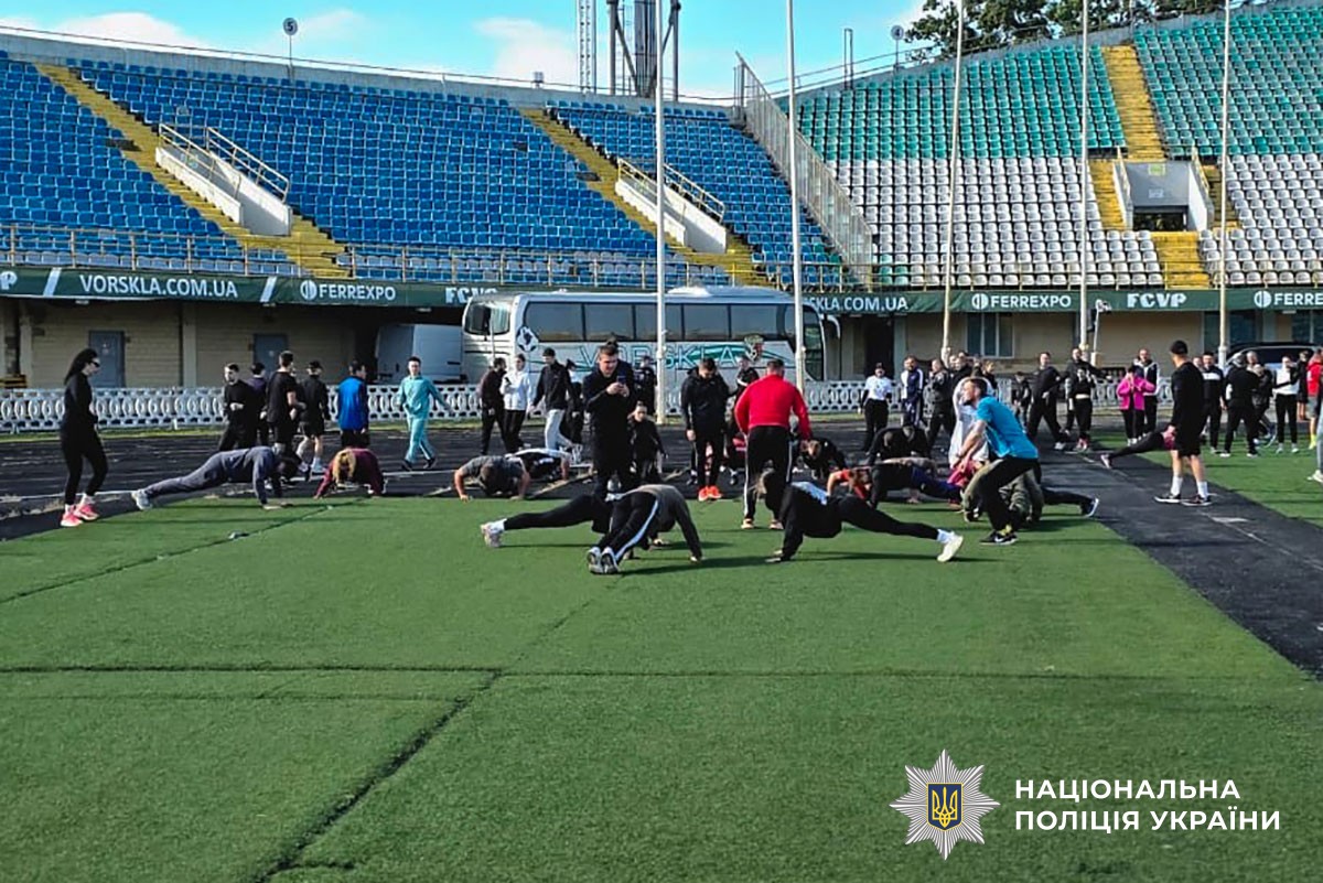 Учасники спортивного заходу на стадіоні