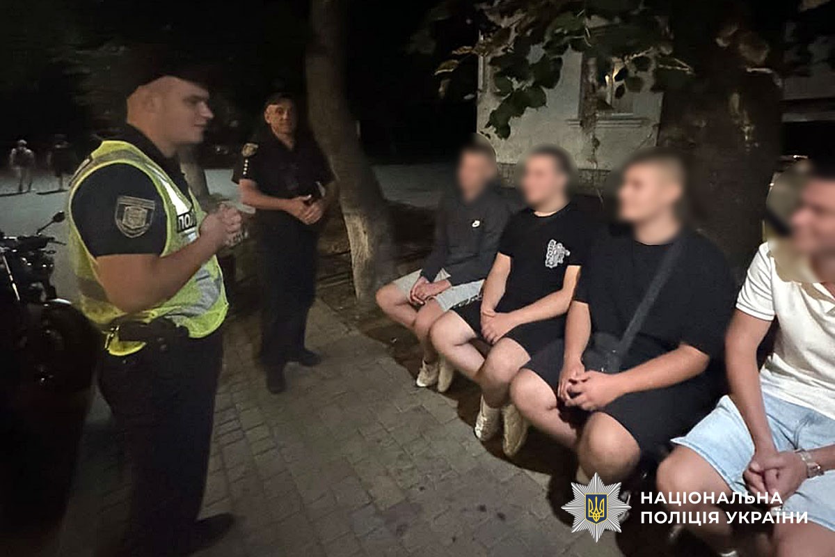 Поліцейські Миргородщини поспілкувалися з молоддю про безпечне літо та загрози в інтернеті