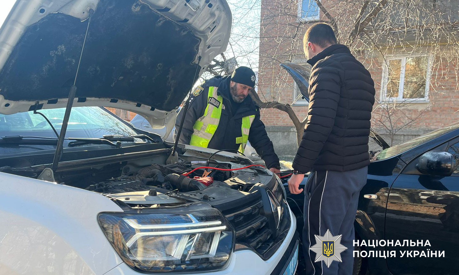 Поліція допомагає водіям на дорогах