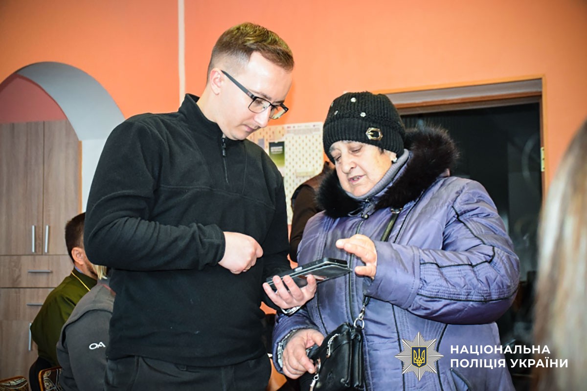 На Полтавщині слідчі поліції та представники Координаційного штабу провели зустріч із родинами полонених та зниклих безвісти захисників