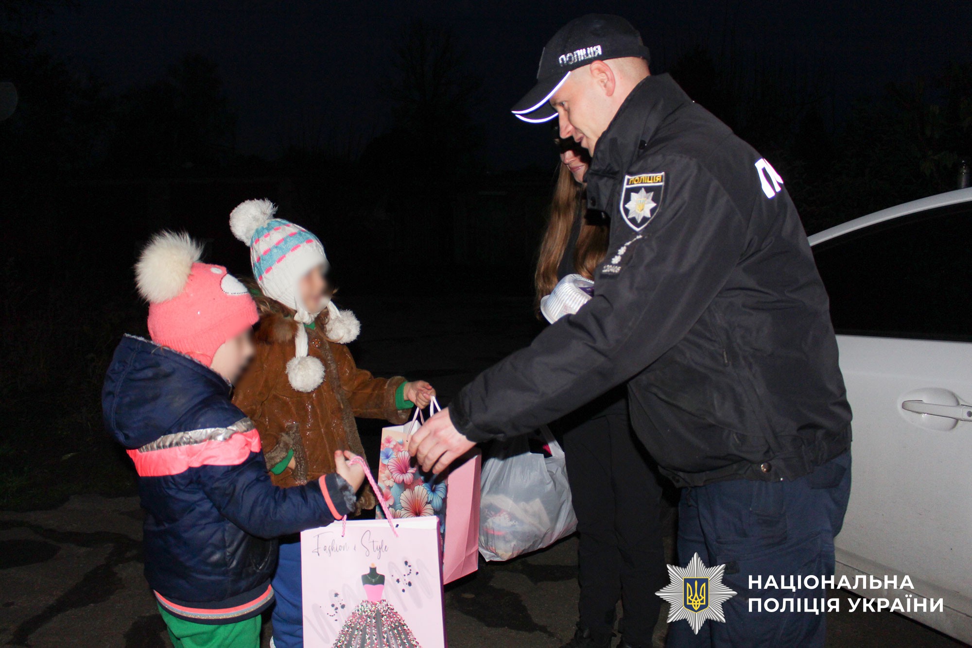 Поліцейські Миргородщини відвідали діток у родинах, які потребують підтримки