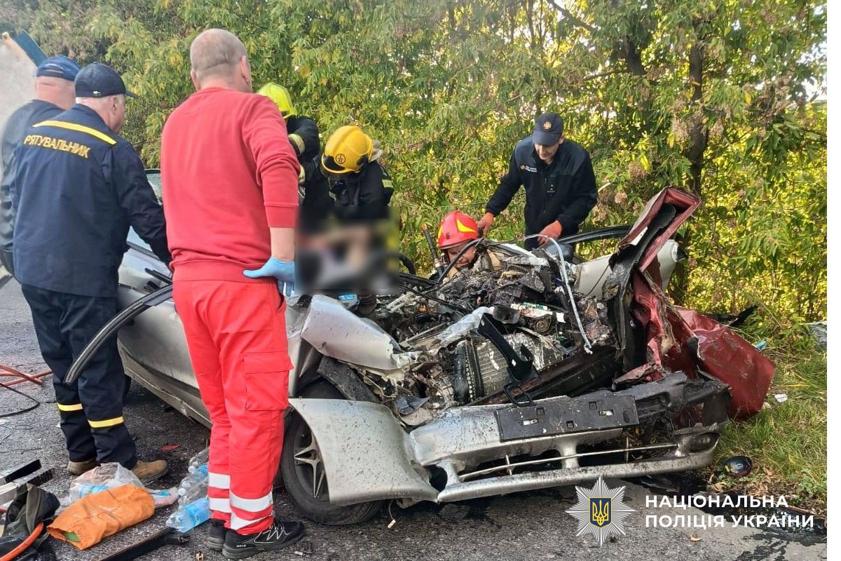 У Миргородському районі зіткнулися легковий автомобіль з вантажівкою: поліція з’ясовує обставини події
