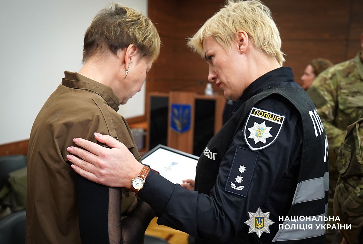 Олена Джуян спілкується з психологом