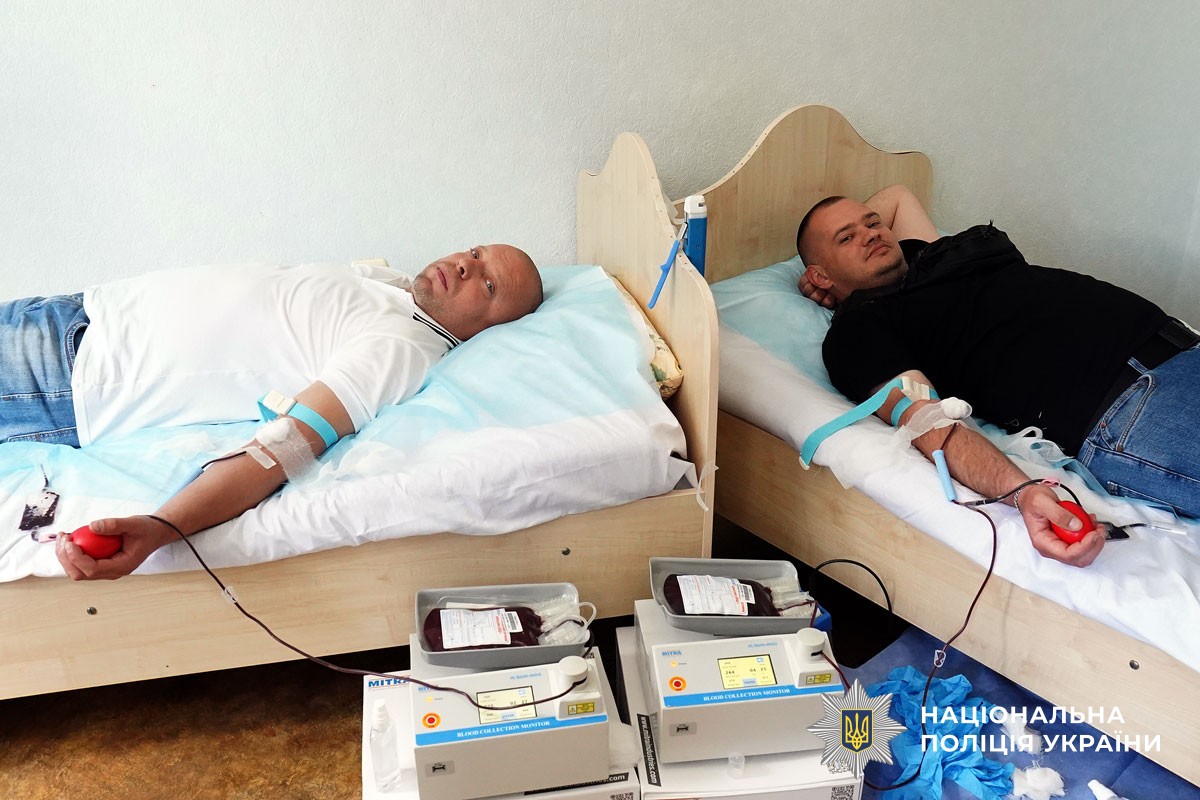Поліцейські Полтавщини здали близько 20 літрів крові для поранених військових та важкохворих пацієнтів