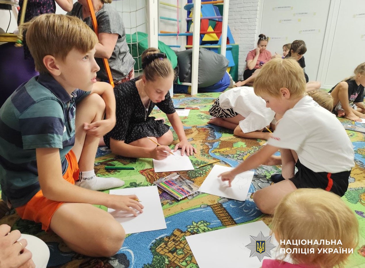 кінологи поліції провели захід для дітей