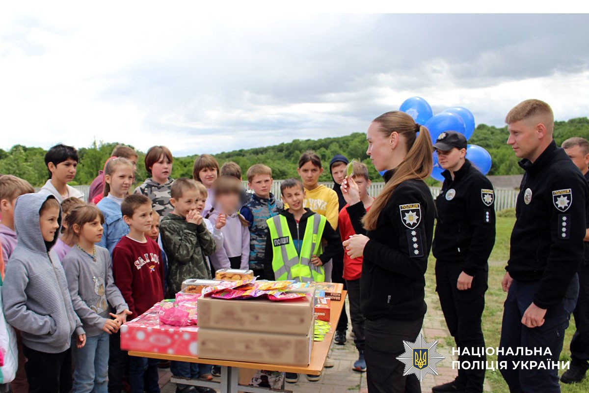 Поліцейські Миргородщини влаштували для дітей день безпеки та яскравих емоцій