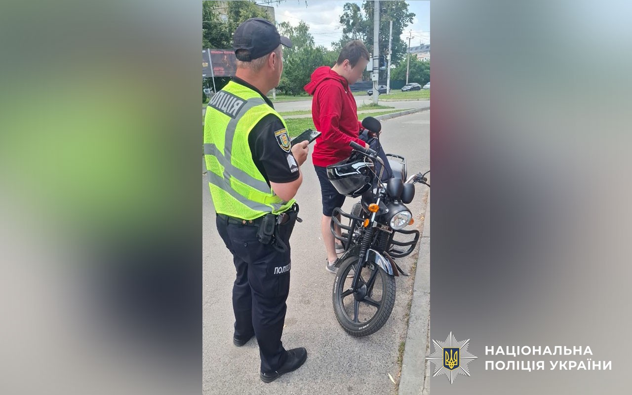Безпечна дорога починається з відповідальності: поліцейські Миргородщини проводять профілактичні заходи серед водіїв двоколісного транспорту