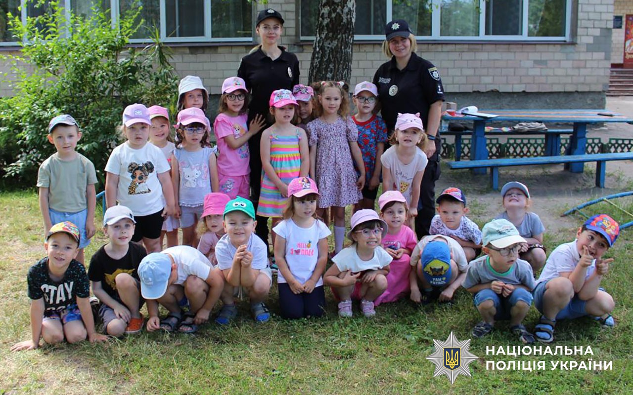 Навчити розпізнавати небезпеку: поліцейські Миргородщини провели урок з мінної безпеки для найменших дітей