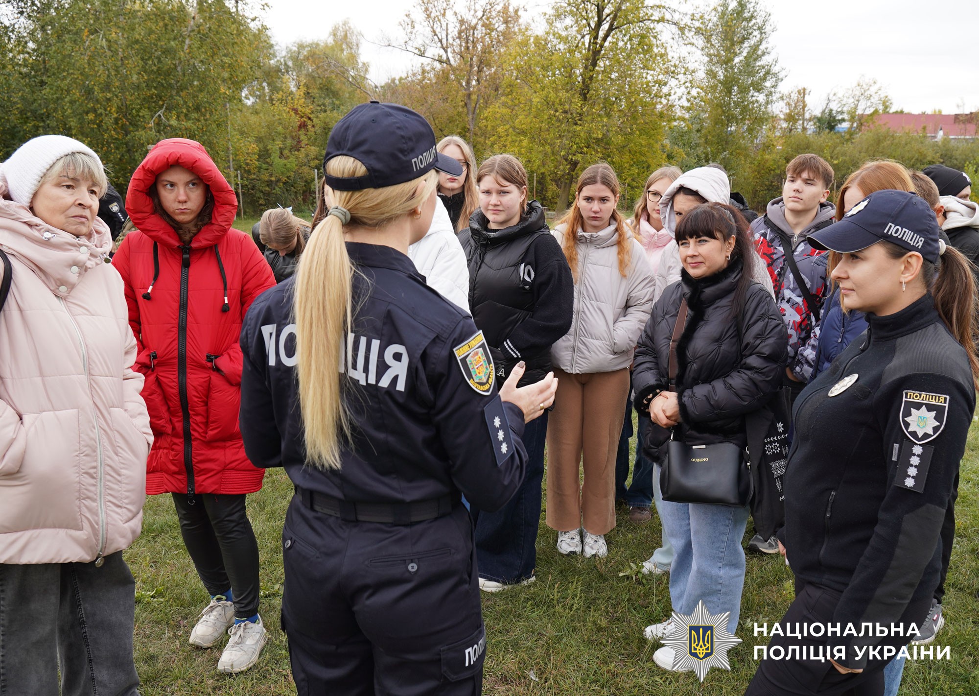 Діти на екскурсії в кінологічному центрі
