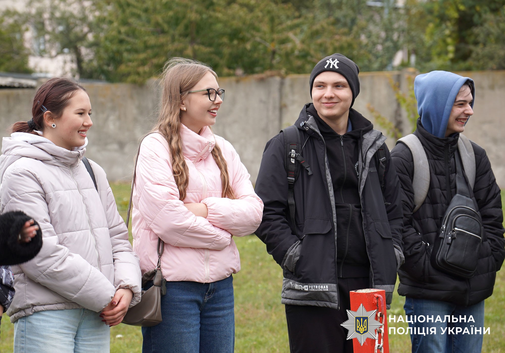 Діти на екскурсії в кінологічному центрі