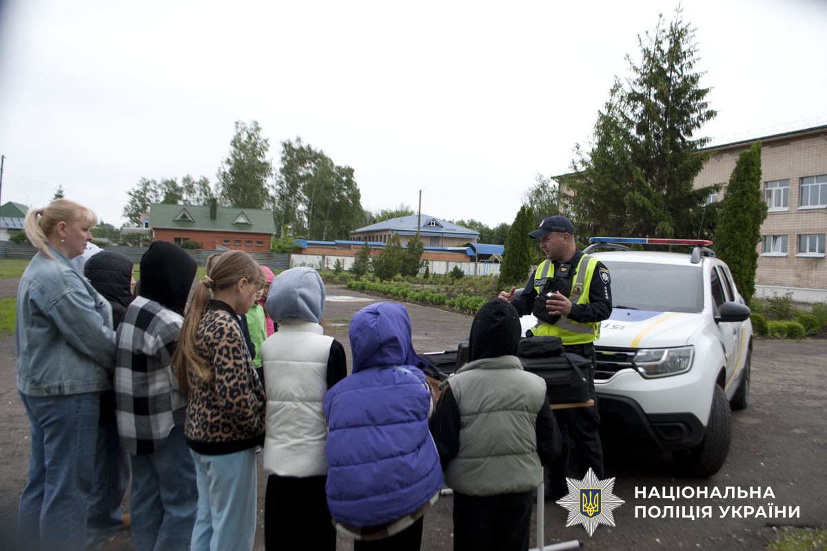 Школярам Щербанівської громади поліцейські розповіли про службу та безпечний літній відпочинок