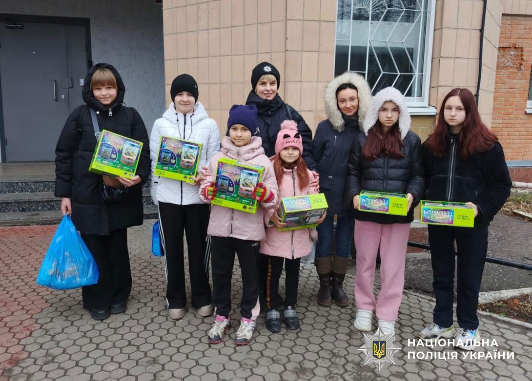 Поліцейські привітали дітей з Різдвом