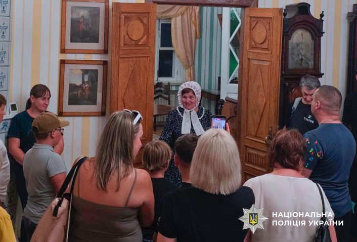 Ветерани та родини полеглих захисників відкрили для себе музей Гоголя після заходу сонця