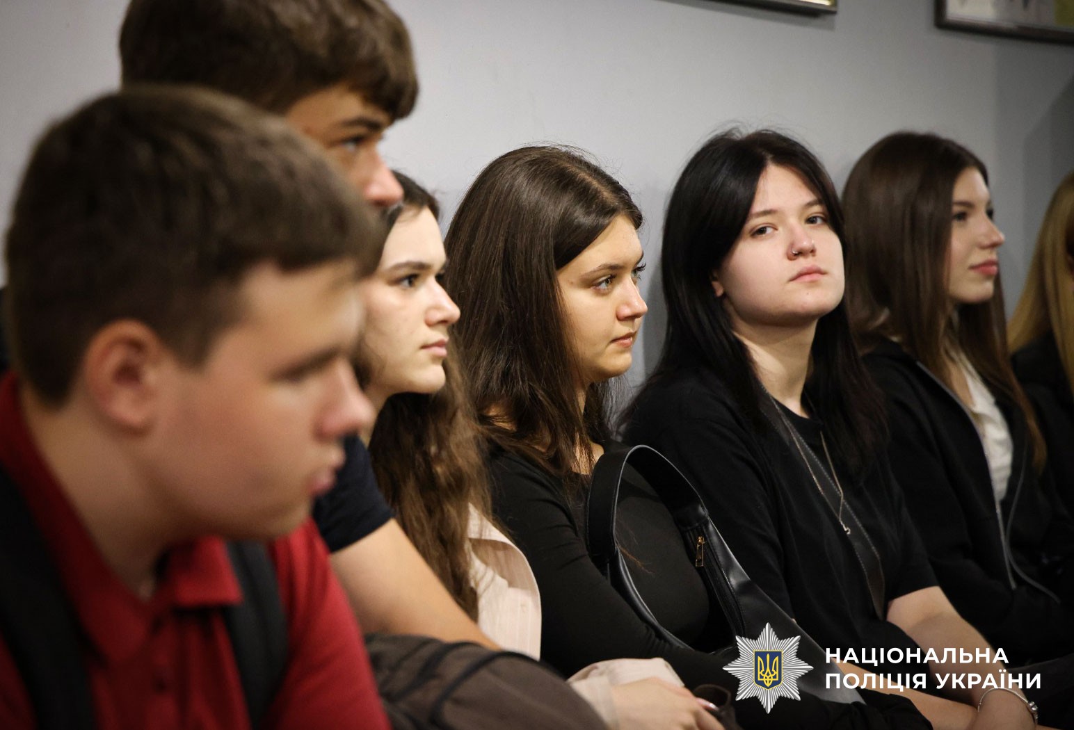студенти на екскурсії в поліції