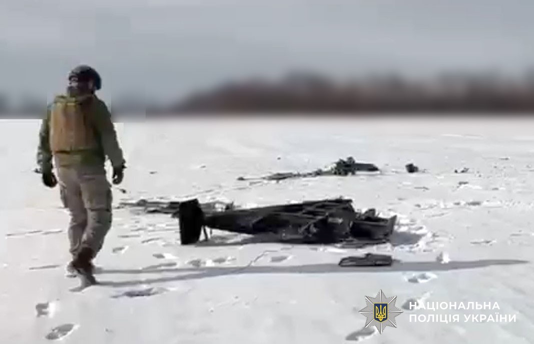 Вибухотехнік знешкоджує бойову частину БПЛА