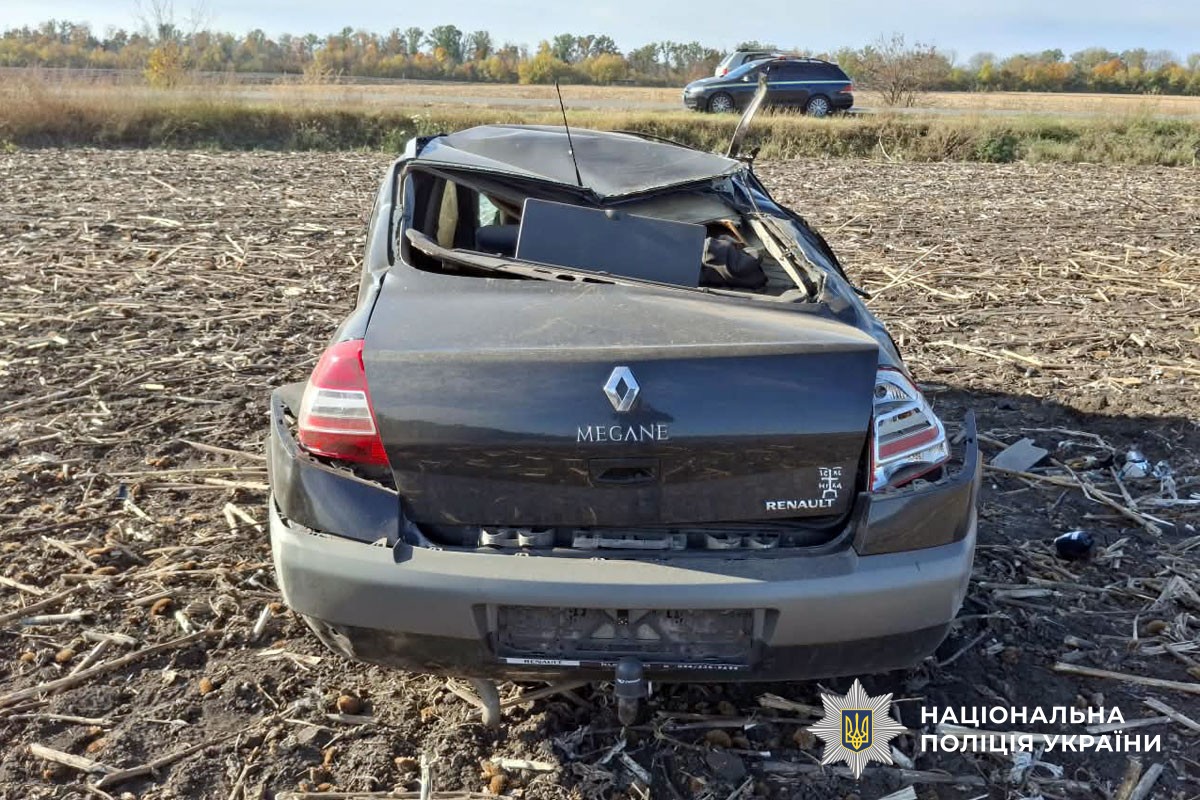 Поліція встановлює обставини ДТП у Полтавському районі, в якій постраждав водій транспортного засобу