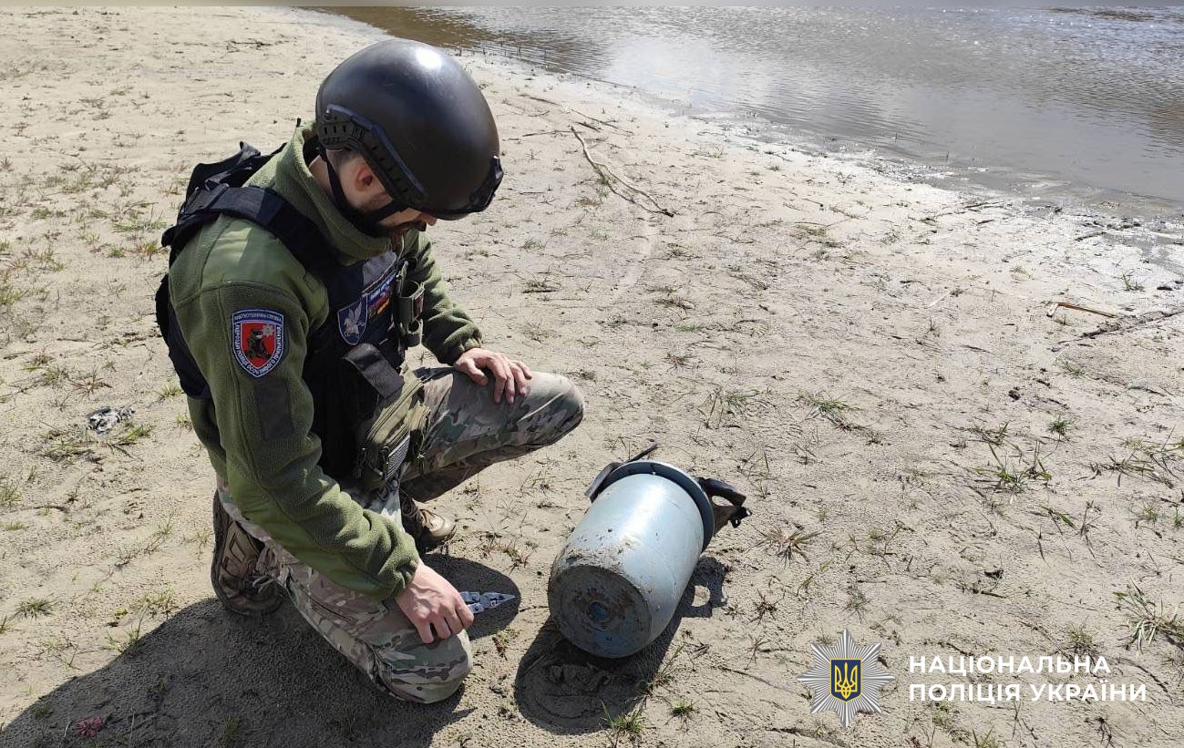 поліцейський працює на місці події