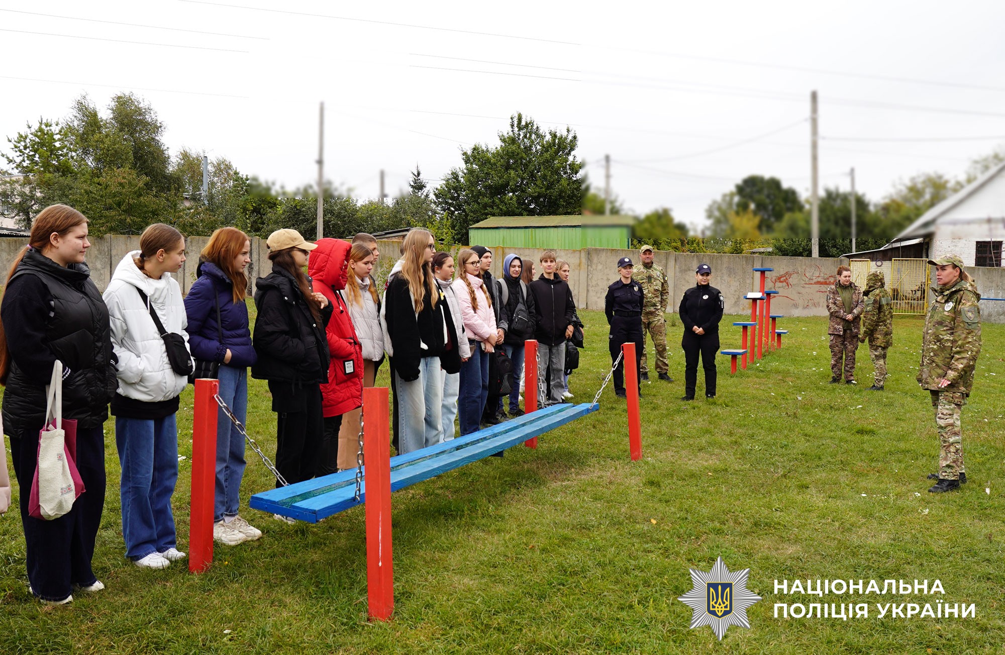 Діти на екскурсії в кінологічному центрі