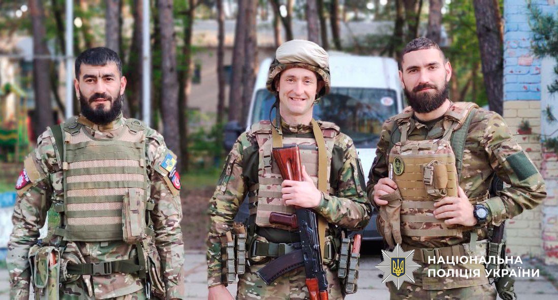 Тарас з побратимами