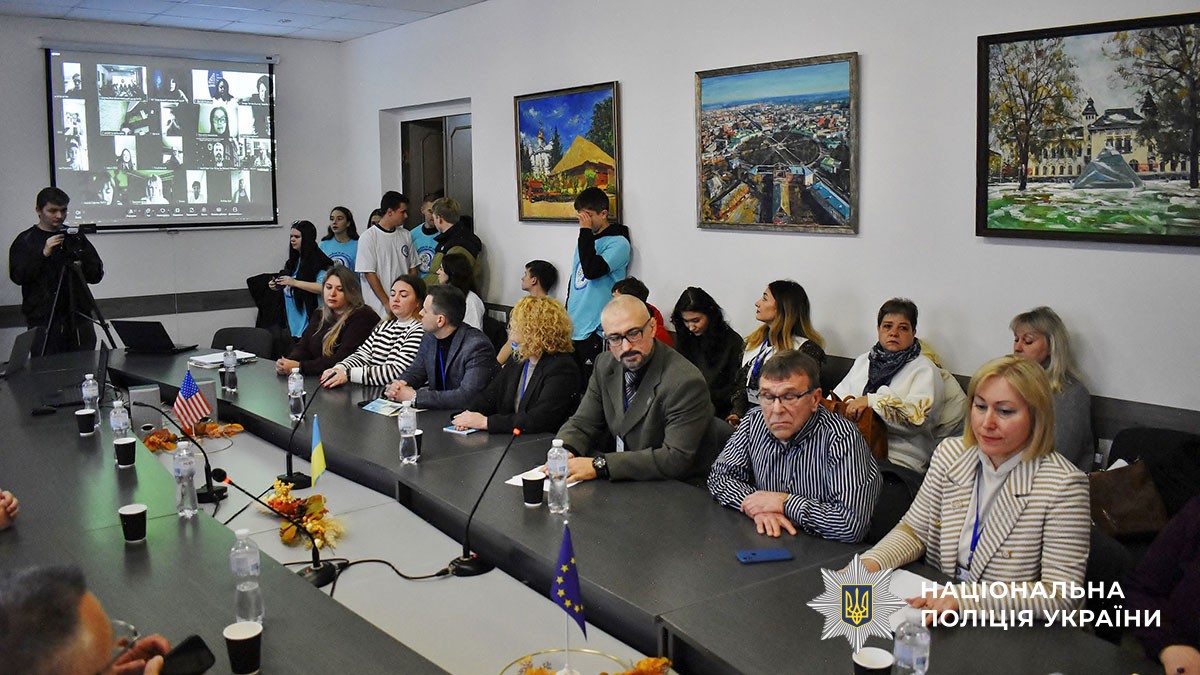 учасники Міжнародного наукового форуму, на якому презентували  фільм 