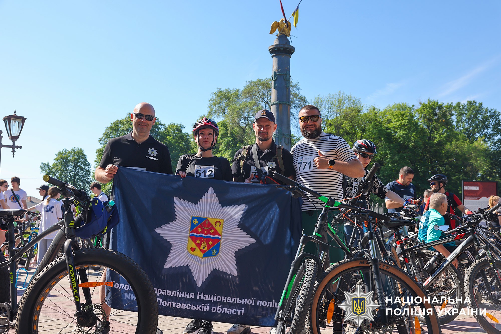 Підтримка ветеранів та ветеранок через спорт: поліцейські Полтавщини взяли участь у велозаїзді