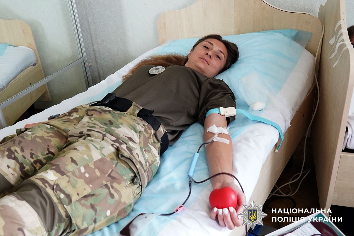 Поліцейські Полтавщини здали близько 20 літрів крові для поранених військових та важкохворих пацієнтів