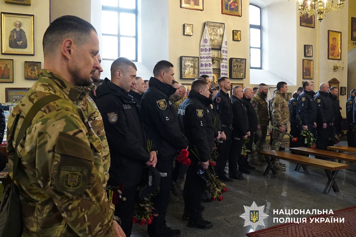 Прощання із загиблим поліцейським у Соборі